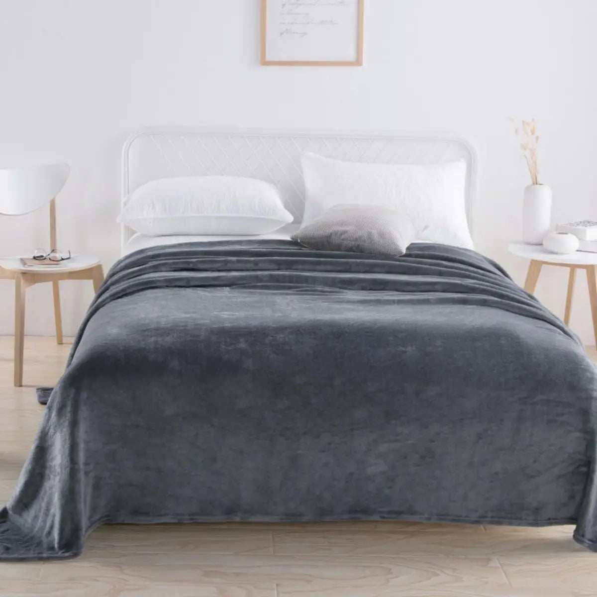 Leo Plush Throw Blanket